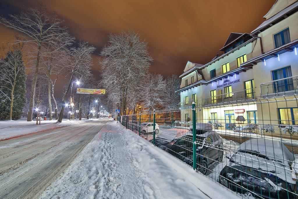Parkowy Dworek รับกา ภายนอก รูปภาพ