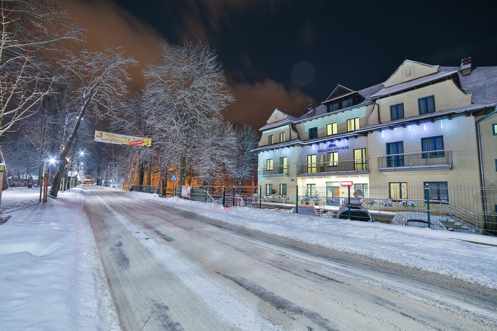 Parkowy Dworek รับกา ภายนอก รูปภาพ